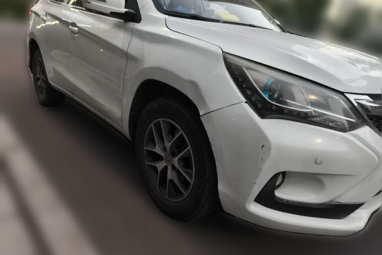Used BYD Song 2016 1.5TI Manual Luxury Model Front Right 45 Deg