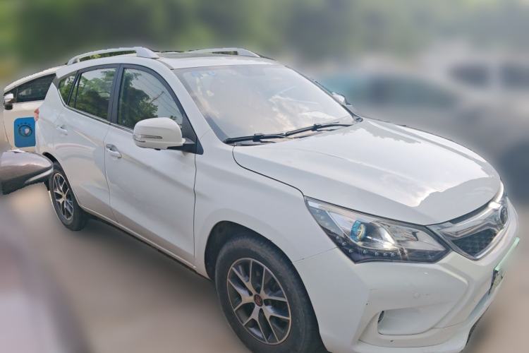 Used BYD Song 2016 GaiShi Edition 1.5TI Manual Elite Model Front Right 45 Deg