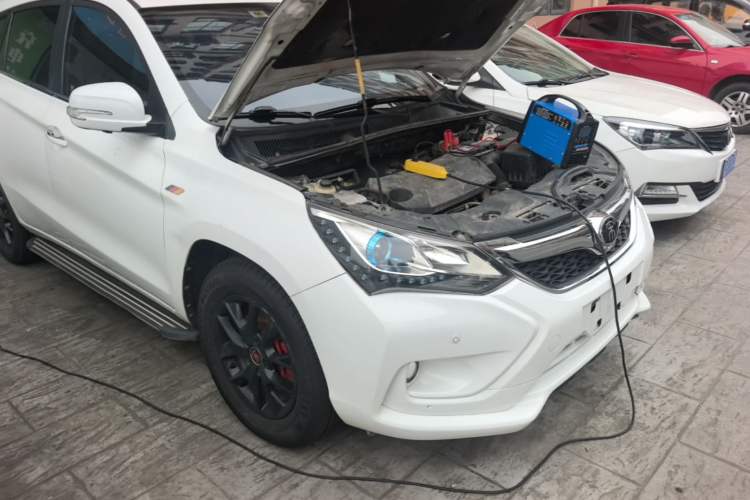 Used BYD Song 2016 GaiShi Edition 1.5TID Automatic Elite Model Front Right 45 Deg