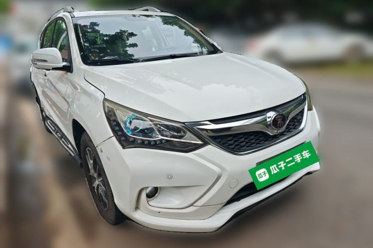 Used BYD Song 2016 GaiShi Edition 1.5TID Automatic Elite Model Front Right 45 Deg