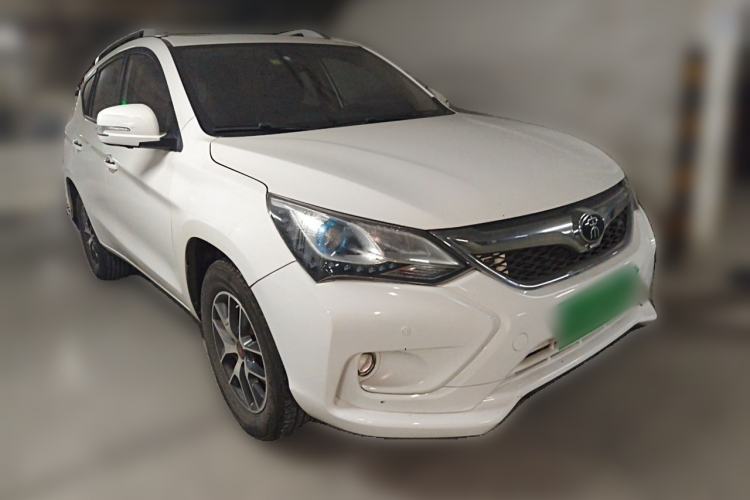 Used BYD Song 2016 1.5TI Manual Luxury Model Front Right 45 Deg
