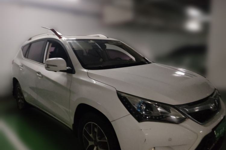 Used BYD Song 2016 GaiShi Edition 1.5TID Automatic Elite Model Front Right 45 Deg