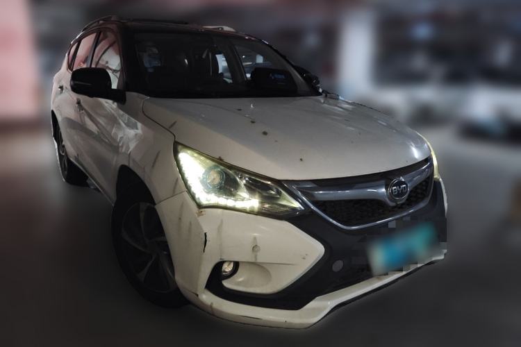 Used BYD Song 2016 2.0TID Automatic Prestige Edition Front Right 45 Deg