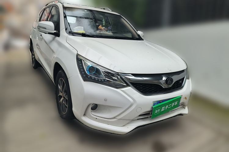 Used BYD Song 2016 GaiShi Edition 1.5TID Automatic Elite Model Front Right 45 Deg
