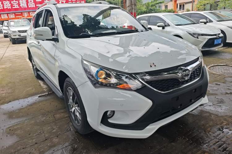 Used BYD Song 2016 1.5TI Manual Luxury Model Front Right 45 Deg