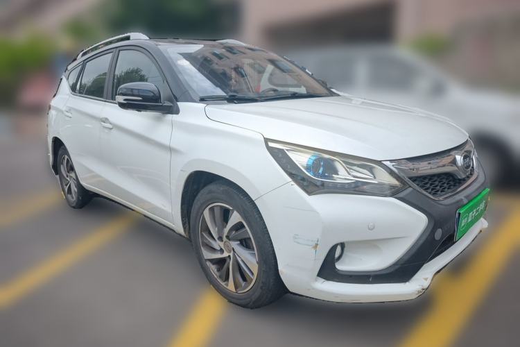 Used BYD Song 2016 2.0TID Automatic Prestige Edition Front Right 45 Deg