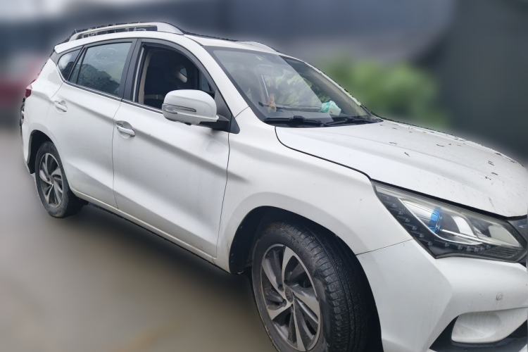 Used BYD Song 2016 1.5TI Manual Luxury Model Front Right 45 Deg