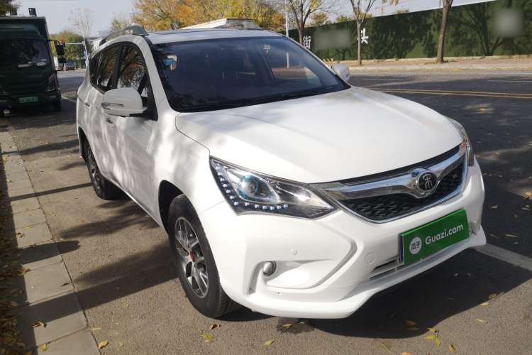 Used BYD Song 2016 Gaishi Edition 1.5TI Manual Haoya Model Front Right 45 Deg
