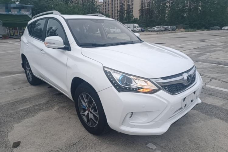 Used BYD Song 2016 GaiShi Edition 1.5TI Manual Elite Model Front Right 45 Deg