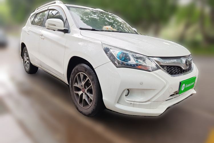 Used BYD Song 2016 GaiShi Edition 1.5TI Manual Elite Model Front Right 45 Deg