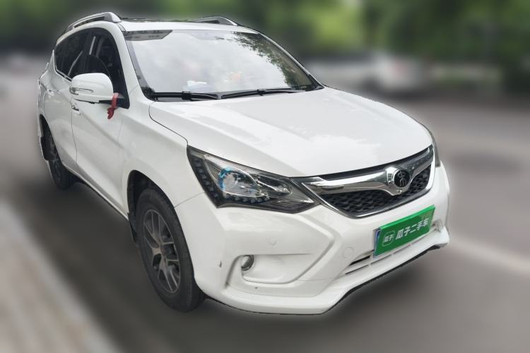 Used BYD Song 2016 GaiShi Edition 1.5TI Manual Elite Model Front Right 45 Deg