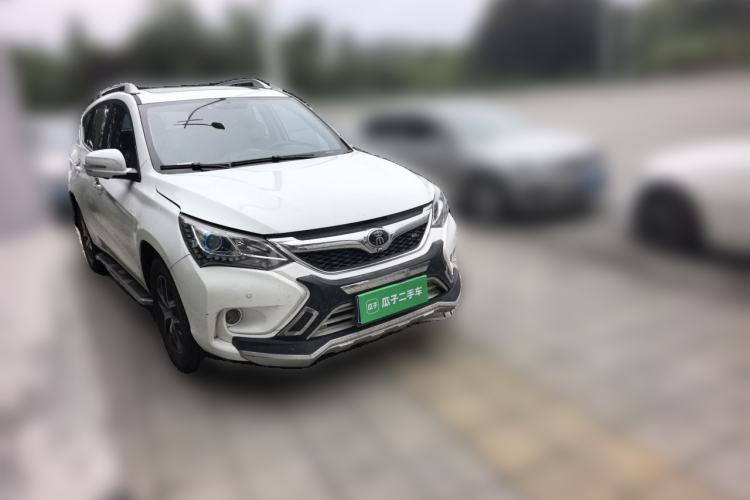 Used BYD Song 2016 Gaishi Edition 1.5TI Manual Haoya Model Front Right 45 Deg