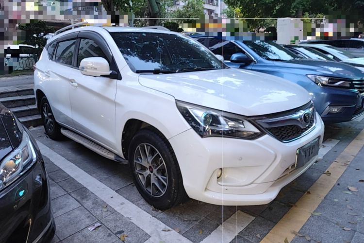 Used BYD Song 2016 GaiShi Edition 1.5TID Automatic Elite Model Front Right 45 Deg