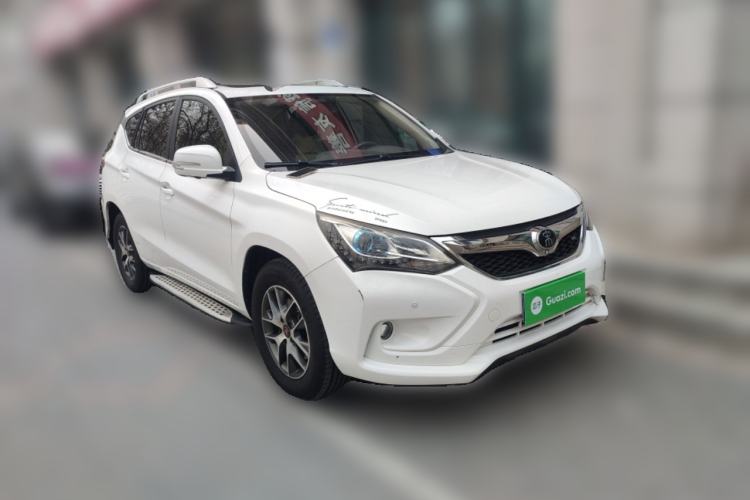 Used BYD Song 2016 Gaishi Edition 1.5TI Manual Haoya Model Front Right 45 Deg