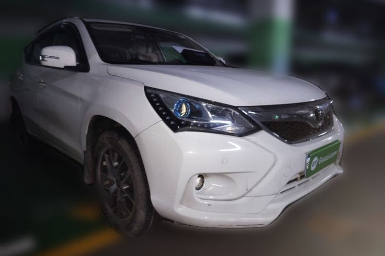 Used BYD Song 2016 GaiShi Edition 1.5TID Automatic Elite Model Front Right 45 Deg