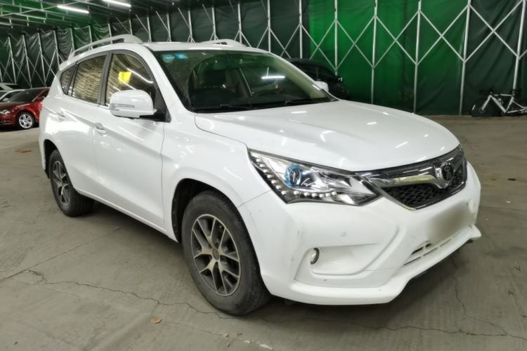 Used BYD Song 2016 GaiShi Edition 1.5TID Automatic Elite Model Front Right 45 Deg
