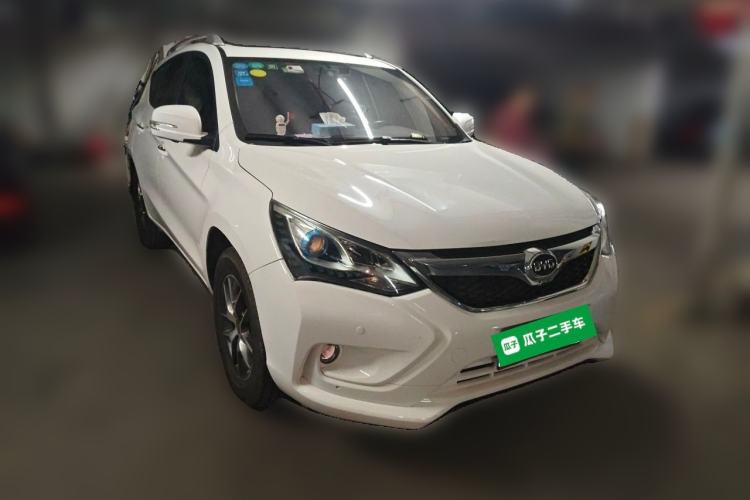 Used BYD Song 2016 GaiShi Edition 1.5TID Automatic Elite Model Front Right 45 Deg