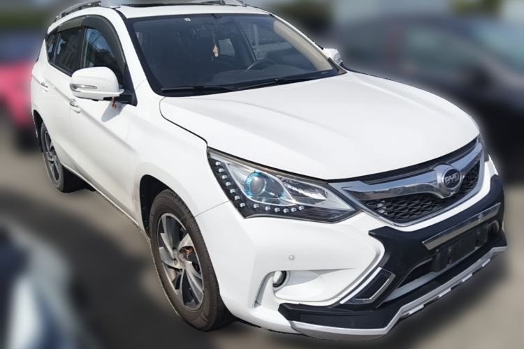 Used BYD Song 2016 Gaishi Edition 1.5TI Manual 4G Prestige Model Front Right 45 Deg
