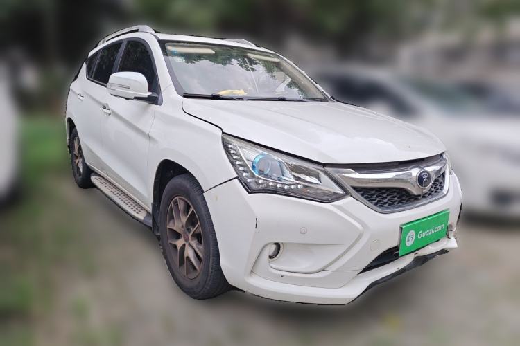 Used BYD Song 2016 GaiShi Edition 1.5TI Manual Elite Model Front Right 45 Deg