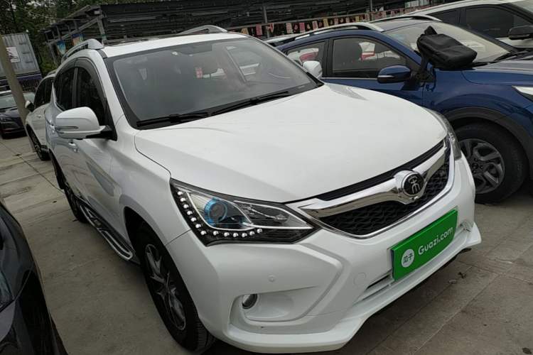 Used BYD Song 2016 GaiShi Edition 1.5TI Manual Elite Model Front Right 45 Deg