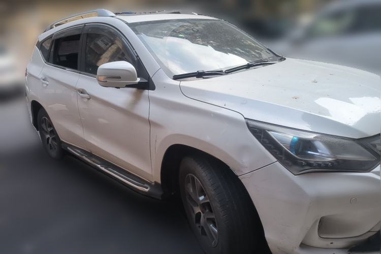 Used BYD Song 2016 GaiShi Edition 1.5TI Manual Elite Model Front Right 45 Deg