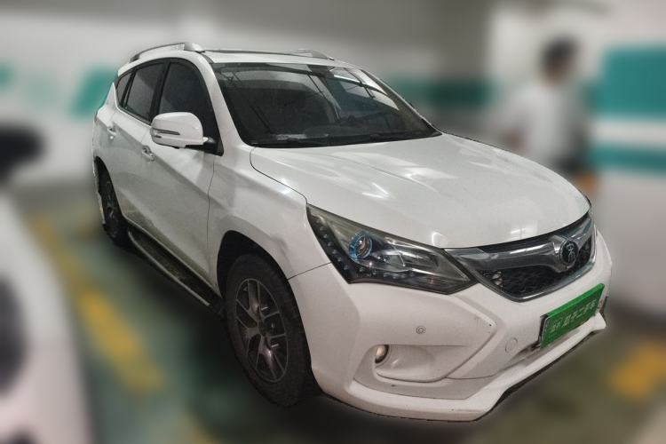Used BYD Song 2016 GaiShi Edition 1.5TID Automatic Elite Model Front Right 45 Deg