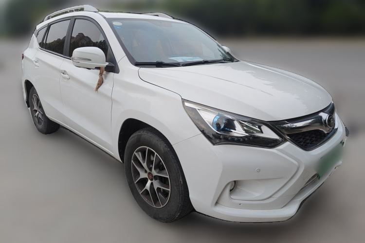 Used BYD Song 2016 GaiShi Edition 1.5TI Manual Elite Model Front Right 45 Deg
