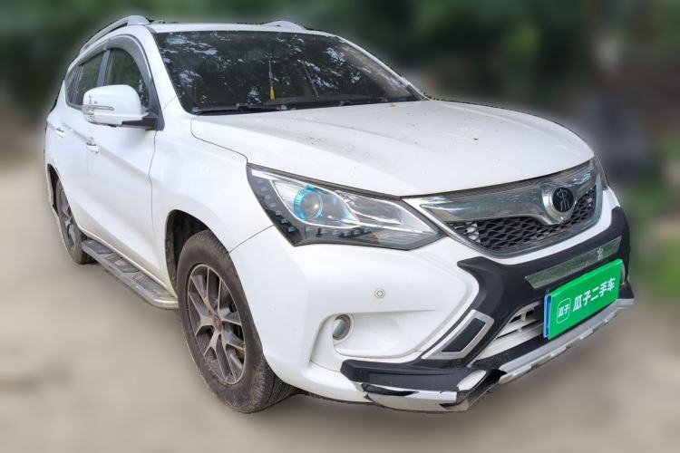 Used BYD Song 2016 Gaishi Edition 1.5TI Manual Haoya Model Front Right 45 Deg