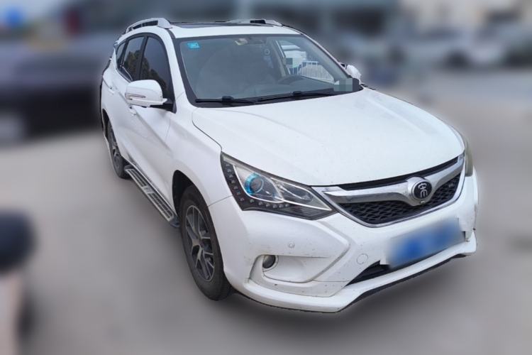 Used BYD Song 2016 Gaishi Edition 1.5TI Manual Haoya Model Front Right 45 Deg