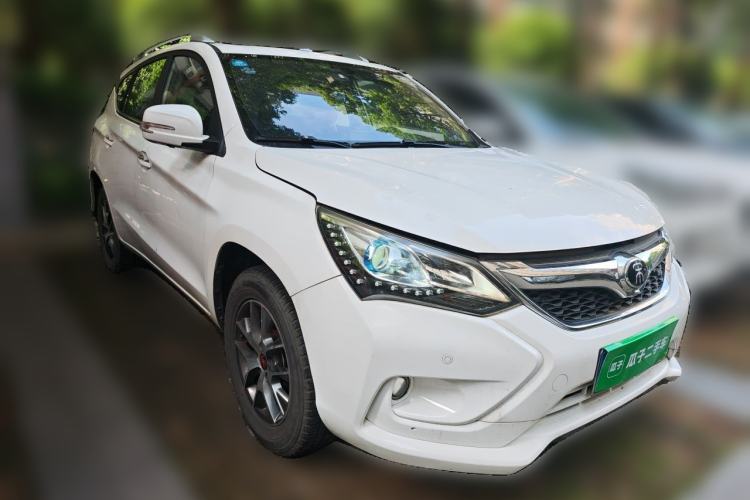 Used BYD Song 2016 GaiShi Edition 1.5TI Manual Elite Model Front Right 45 Deg