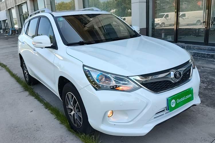 Used BYD Song 2016 GaiShi Edition 1.5TI Manual Elite Model Front Right 45 Deg
