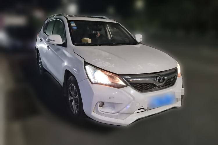 Used BYD Song 2016 GaiShi Edition 1.5TI Manual Elite Model Front Right 45 Deg