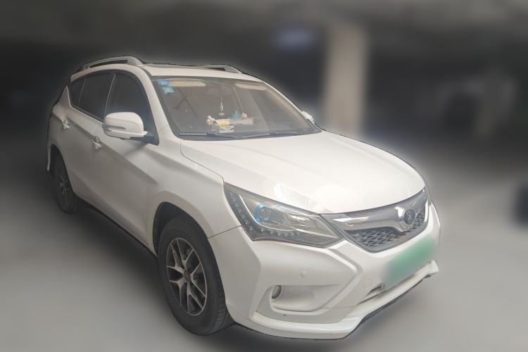 Used BYD Song 2016 GaiShi Edition 1.5TI Manual Elite Model Front Right 45 Deg