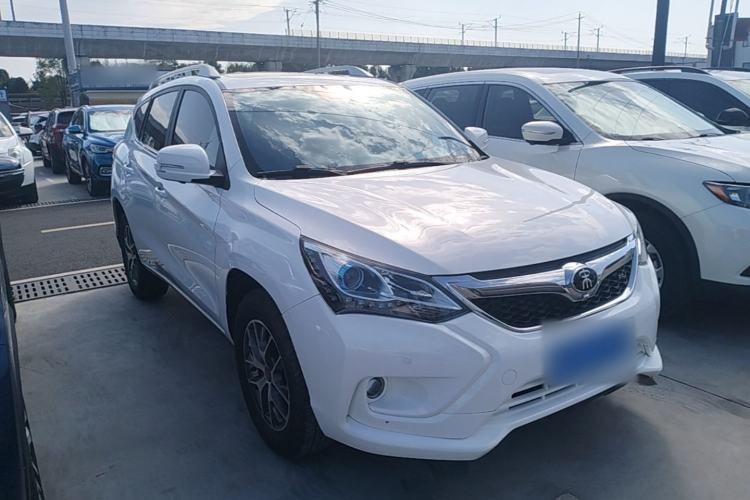 Used BYD Song 2016 GaiShi Edition 1.5TID Automatic Elite Model Front Right 45 Deg