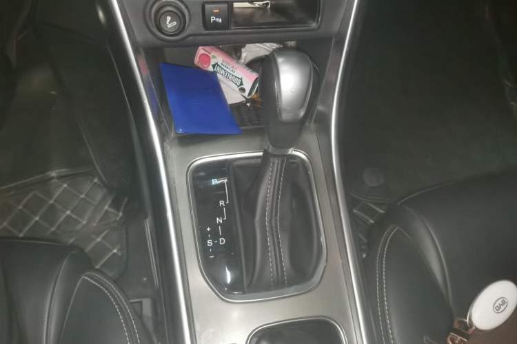 Used BYD Song 2016 GaiShi Edition 1.5TID Automatic Elite Model Gear Lever