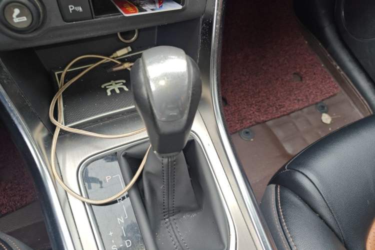 Used BYD Song 2016 2.0TID Automatic Prestige Edition Gear Lever
