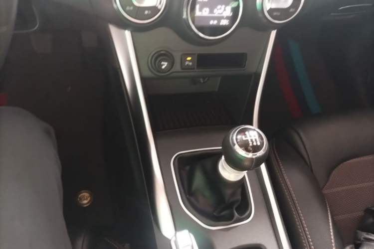 Used BYD Song 2016 Gaishi Edition 1.5TI Manual Leading Model Gear Lever