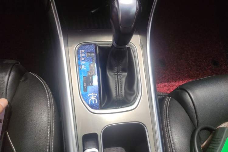 Used BYD Song 2016 GaiShi Edition 1.5TID Automatic Elite Model Gear Lever