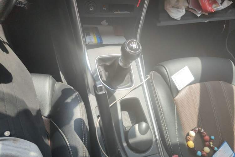 Used BYD Song 2016 GaiShi Edition 1.5TI Manual Elite Model Gear Lever