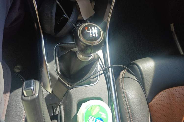 Used BYD Song 2016 1.5TI Manual Luxury Model Gear Lever