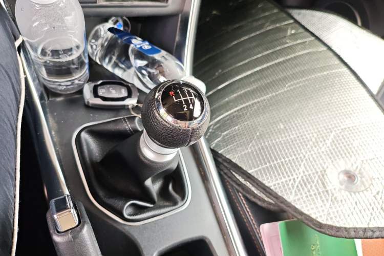 Used BYD Song 2016 1.5TI Manual Luxury Model Gear Lever