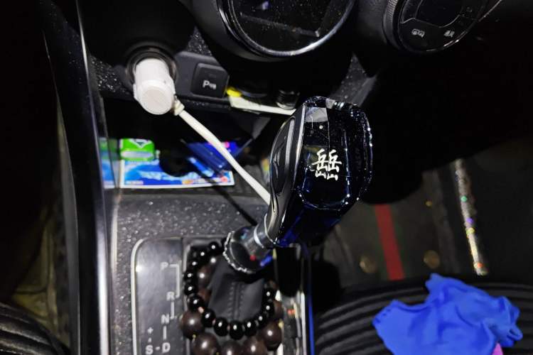 Used BYD Song 2016 GaiShi Edition 1.5TID Automatic Elite Model Gear Lever