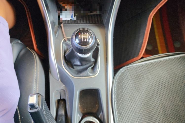 Used BYD Song 2016 GaiShi Edition 1.5TI Manual Elite Model Gear Lever