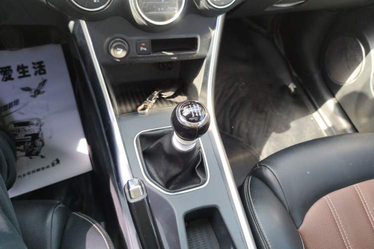 Used BYD Song 2016 GaiShi Edition 1.5TI Manual Elite Model Gear Lever