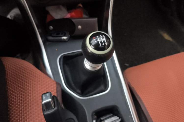 Used BYD Song 2016 1.5TI Manual Luxury Model Gear Lever
