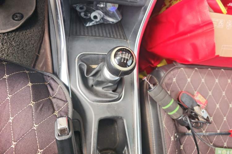 Used BYD Song 2016 GaiShi Edition 1.5TI Manual Elite Model Gear Lever