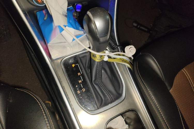 Used BYD Song 2016 GaiShi Edition 1.5TID Automatic Elite Model Gear Lever