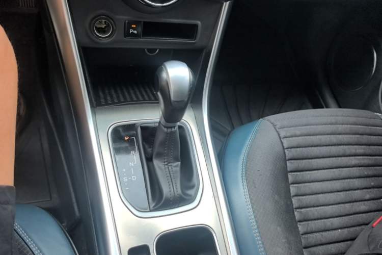 Used BYD Song 2016 GaiShi Edition 1.5TID Automatic Elite Model Gear Lever