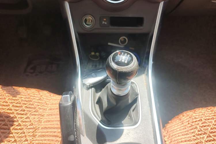 Used BYD Song 2016 1.5TI Manual Luxury Model Gear Lever