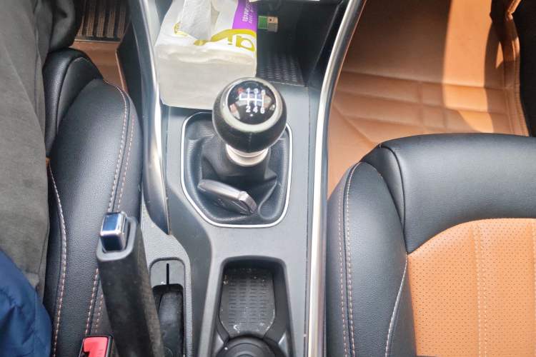 Used BYD Song 2016 1.5TI Manual Luxury Model Gear Lever